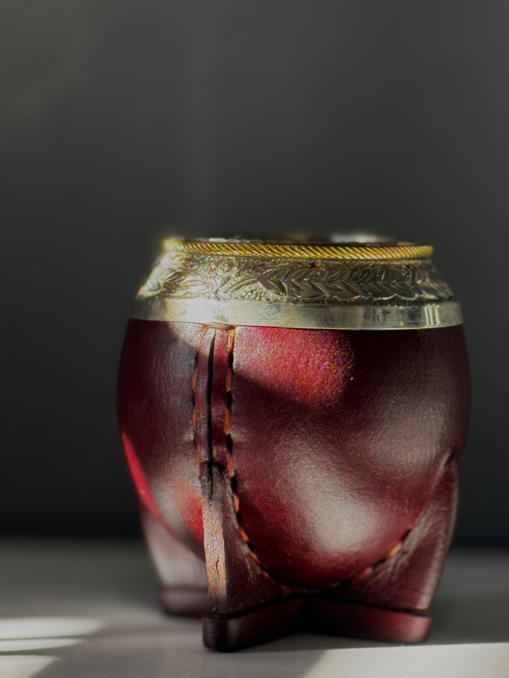 Mate Torpedo Cincelado con Aro de Bronce