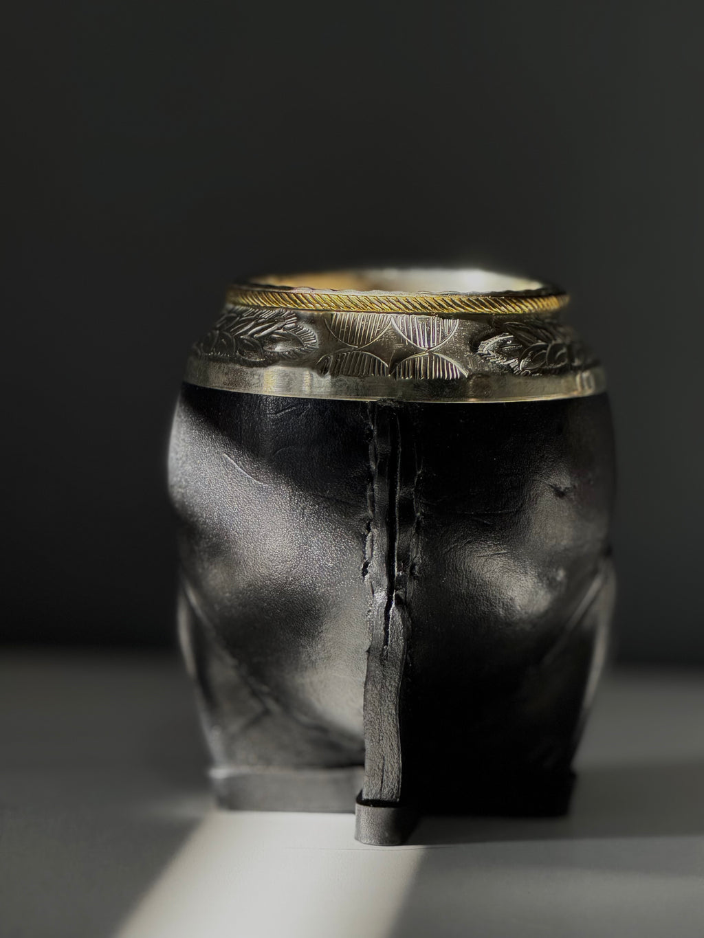 Mate Torpedo Cincelado con Aro de Bronce
