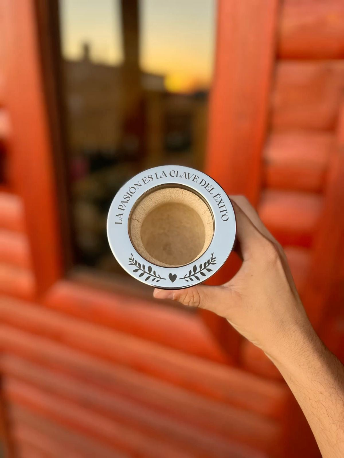 Grabado Láser Personalizado en Mates, Termos y Cuchillos
